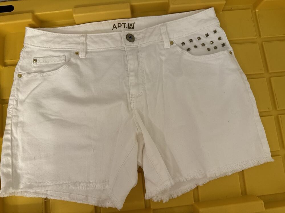 Apt. 9 White Denim Modern Shorts Studs Studded Women's 8 Summer Beach